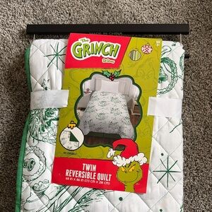 THE GRINCH DR. SEUSS Twin Reversible Quilt - Green and White NWT